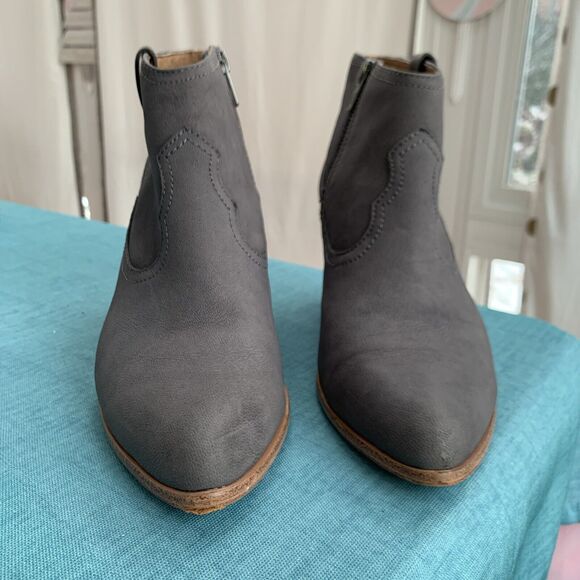 Frye Reina JEA Women Size 9.5 Gray Suede Leather Ankle Boot Zip 3471724 - Picture 2 of 14